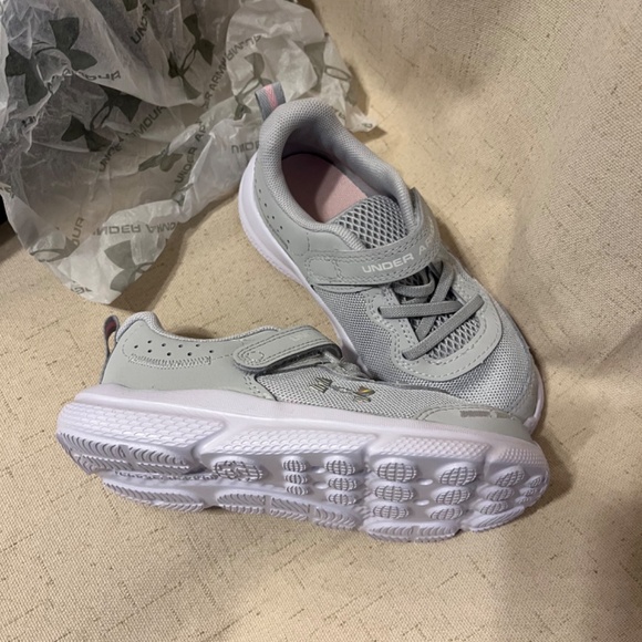 Under Armour toddler girls shoes size 10t still in box - Picture 8 of 10